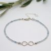 Feines Aquamarin Armband mit Unendlichkeitszeichen – Bild 2